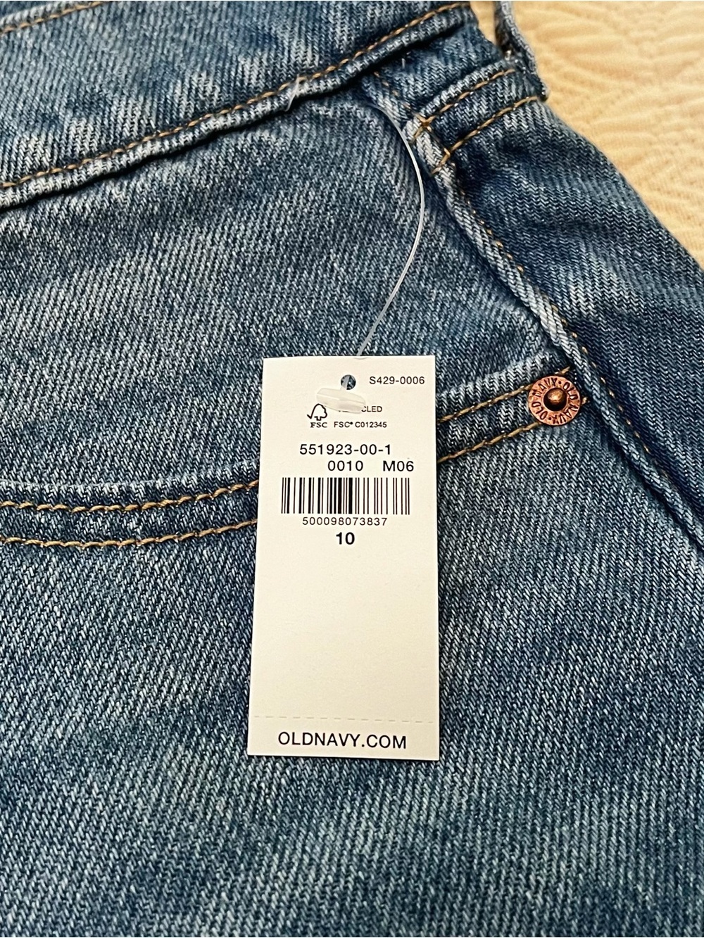 NWT Old Navy Women’s Mid-Rise Baggy A-Line 5” Inseam Blue Jean Shorts (size 10) - Picture 3 of 7
